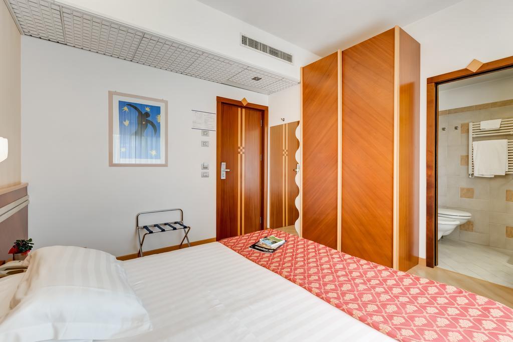 ג'וליאנובה Hotel Europa Beach Village חדר תמונה