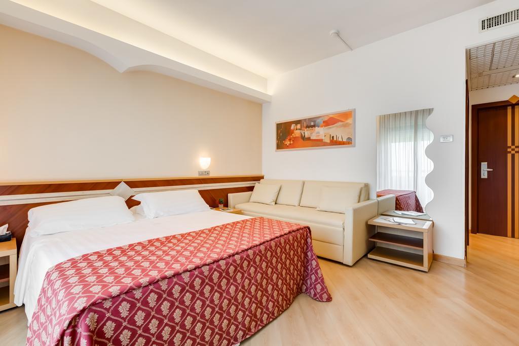 ג'וליאנובה Hotel Europa Beach Village מראה חיצוני תמונה