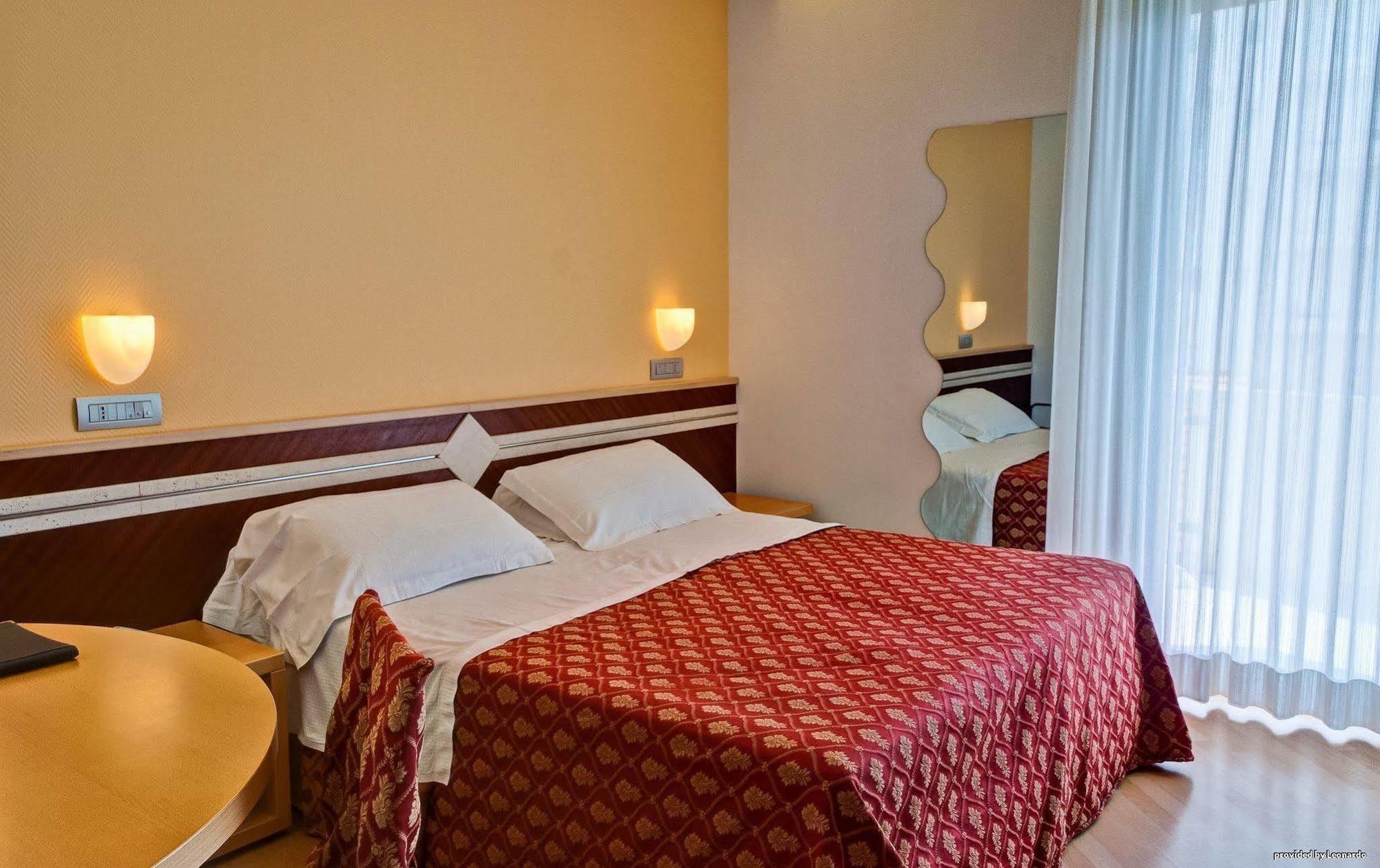 ג'וליאנובה Hotel Europa Beach Village מראה חיצוני תמונה